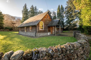 Scenic Oaklodge with wood burner